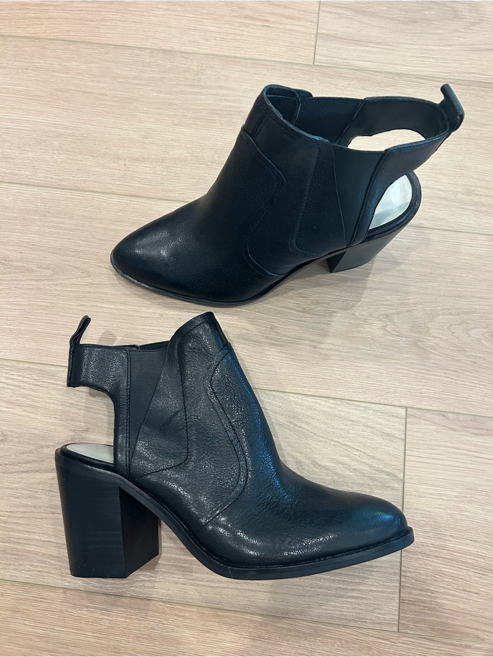 1. State Black Cutout Block Heel Wedge Booties • Size 8.5 👢🖤